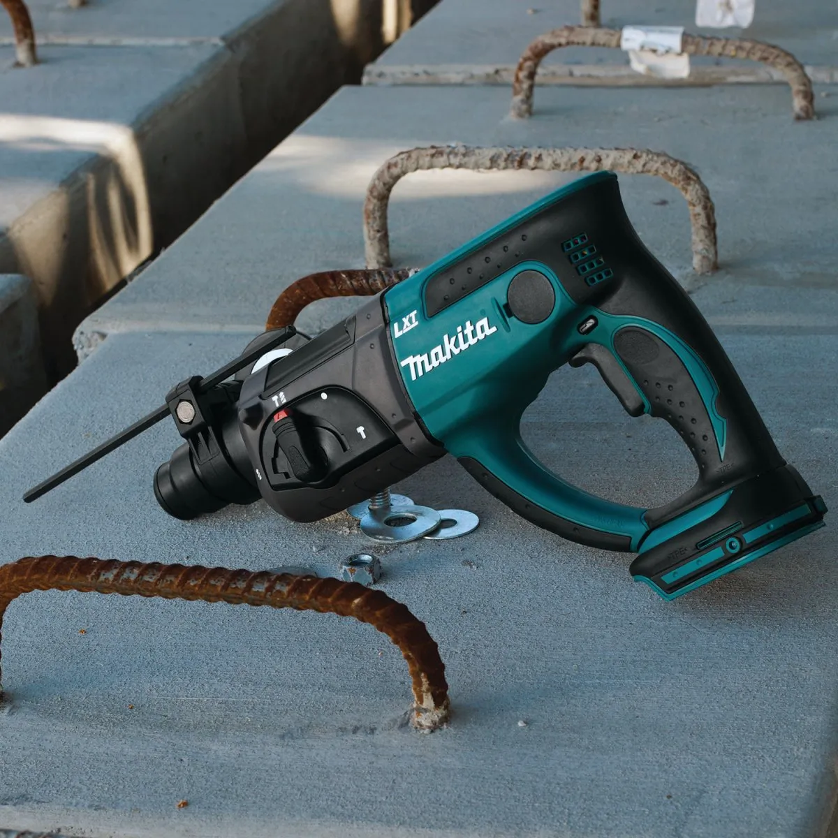 18V LXT® Lithium‑Ion Cordless 7/8" Rotary Hammer, Accepts SDS‑PLUS Bits