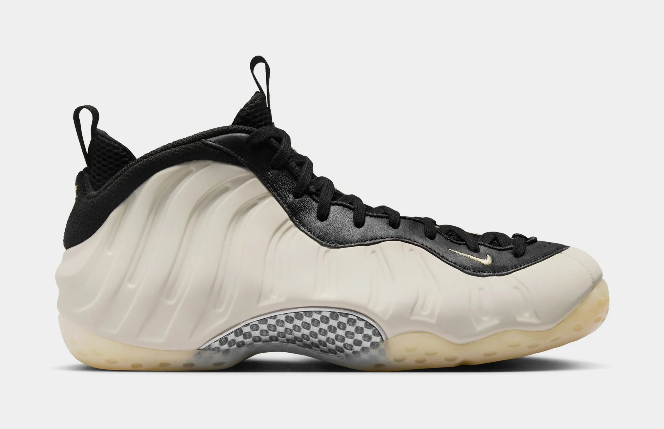 Air Foamposite Mens Basketball Shoes (Black/Team Gold/Light Orewood Brown/Chrome)
